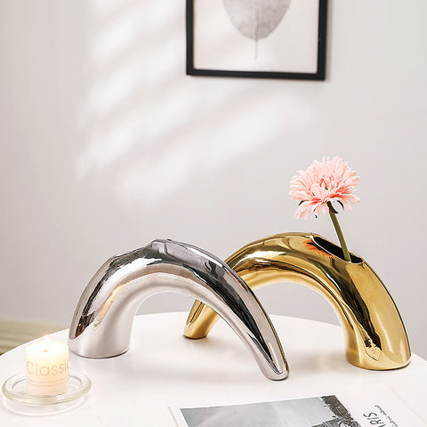 Wholesale European Style Unique Shape Porcelain Flower Pot Desktop Luxury Decoration Gold and Silver Ceramic Vase for Home Decor