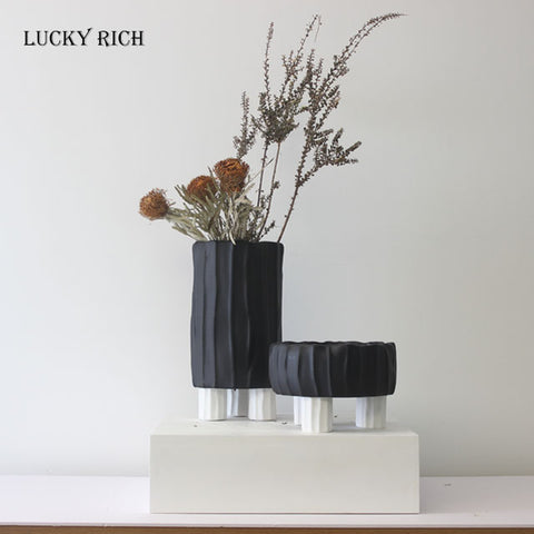 Retail Elegant Short Modern Black Vase with Footed Porcelain Table Stand Flower Vases Set Collection