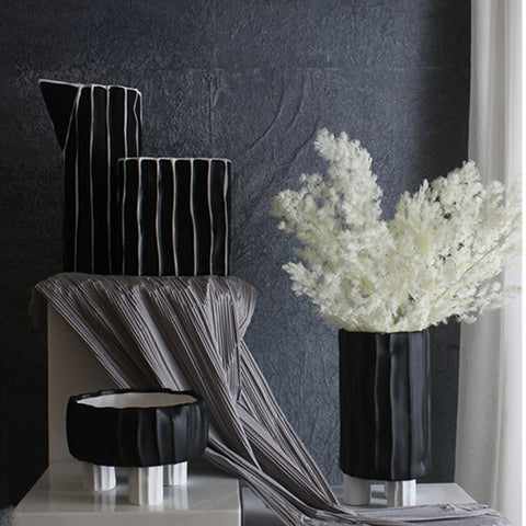 Retail Elegant Short Modern Black Vase with Footed Porcelain Table Stand Flower Vases Set Collection